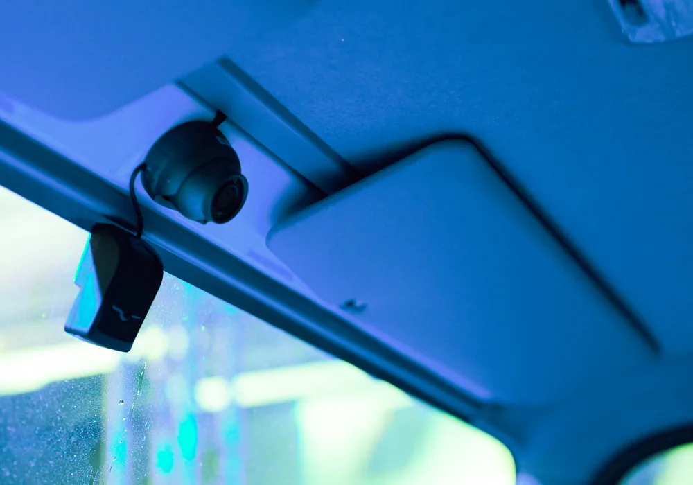 Cámara de videovigilancia instalada en la cabina de una unidad